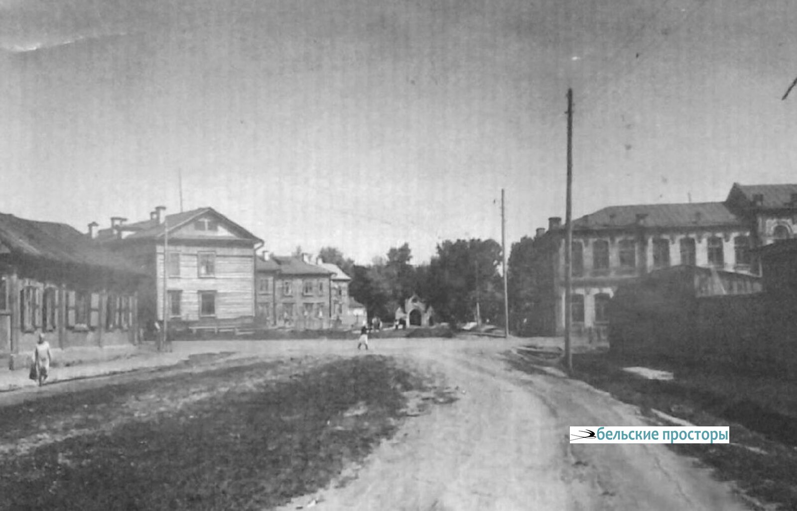 Конец ул. Социалистической и ворота Ивановского кладбища. 1940-е.