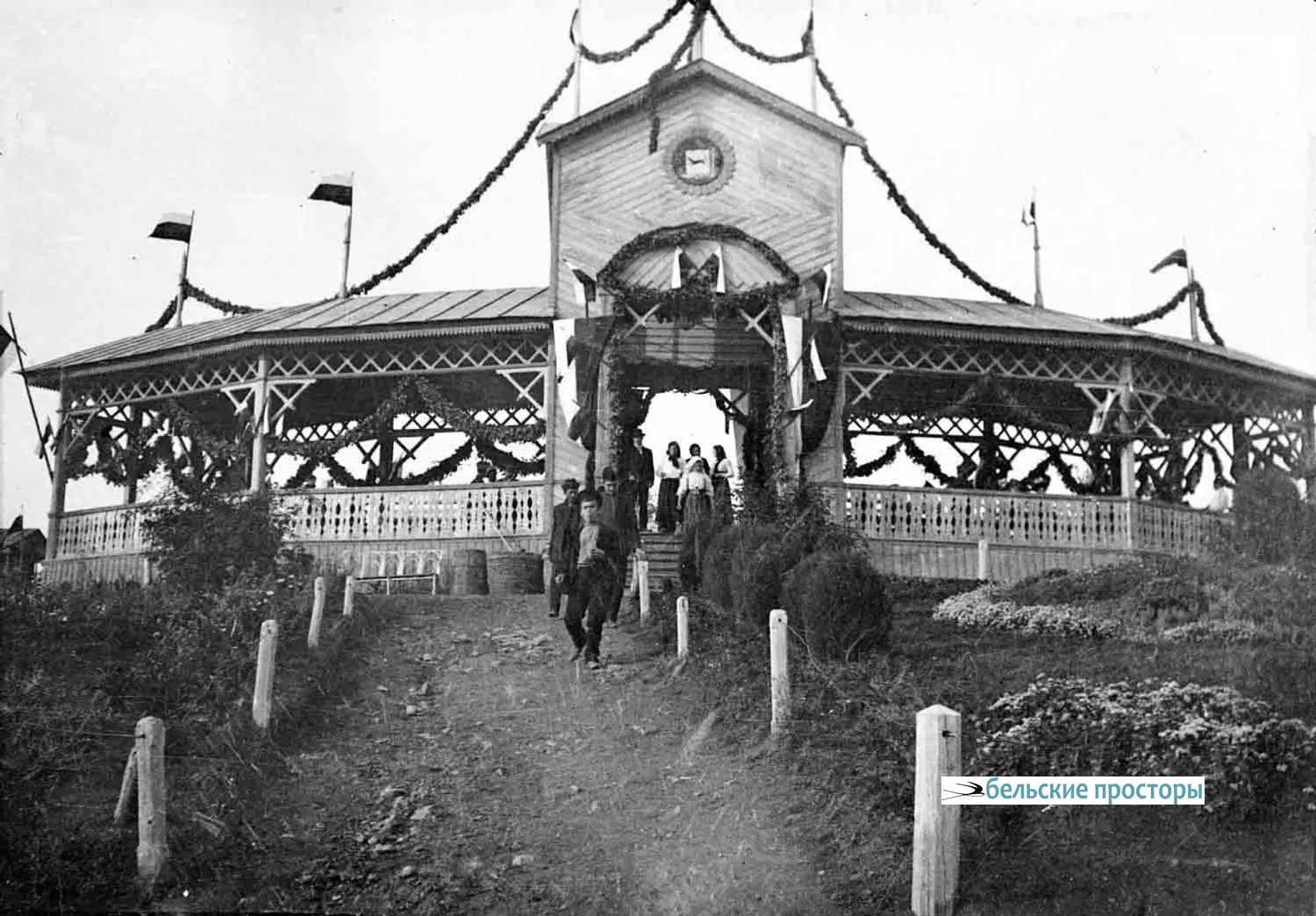 В саду им. Богдановича, 1900-е гг. Фото Н. Фосса