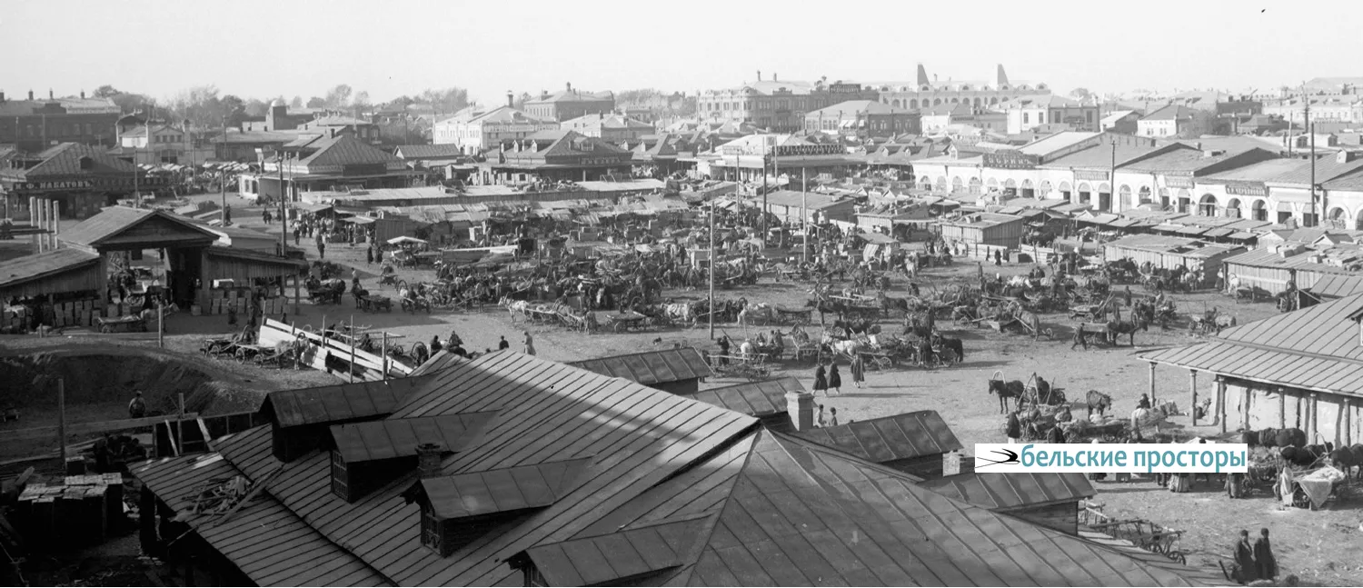 Вид на Базарную площадь с Аксаковского народного дома. 1910–1912 гг.