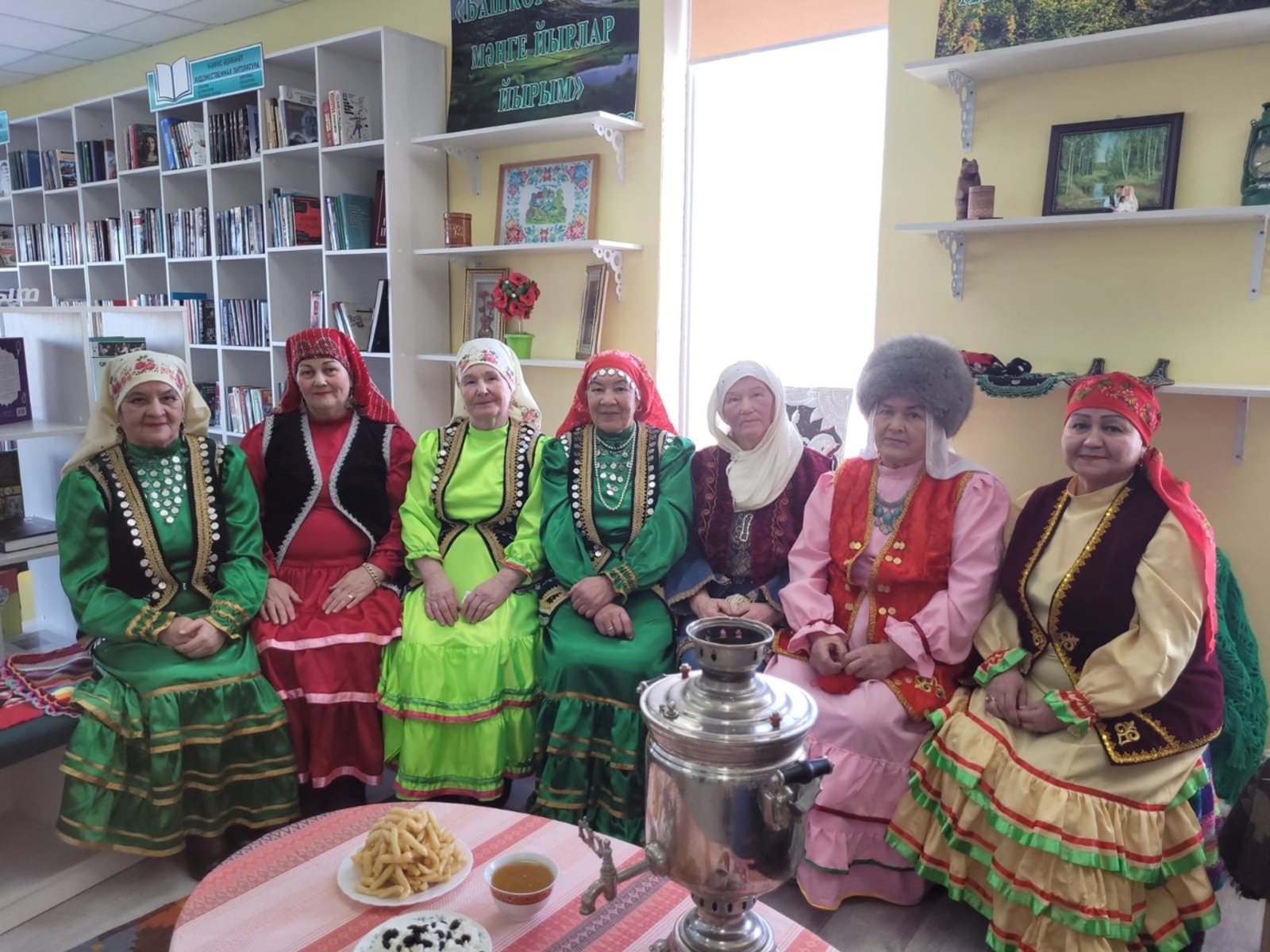 В модельной библиотеке села Верхнеиткулово Ишимбайского района прошел фольклорный вечер «Песни наших бабушек»