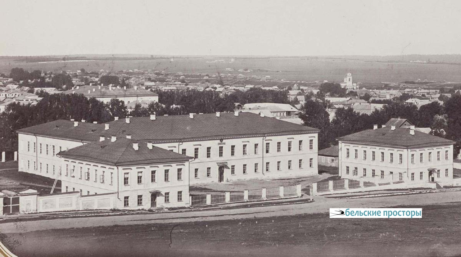Мужская гимназия. Фото 1866 г.