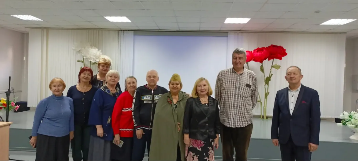 Участники литературного клуба при городском культурно-досуговом центре «Химик». Фото предоставлены автором.