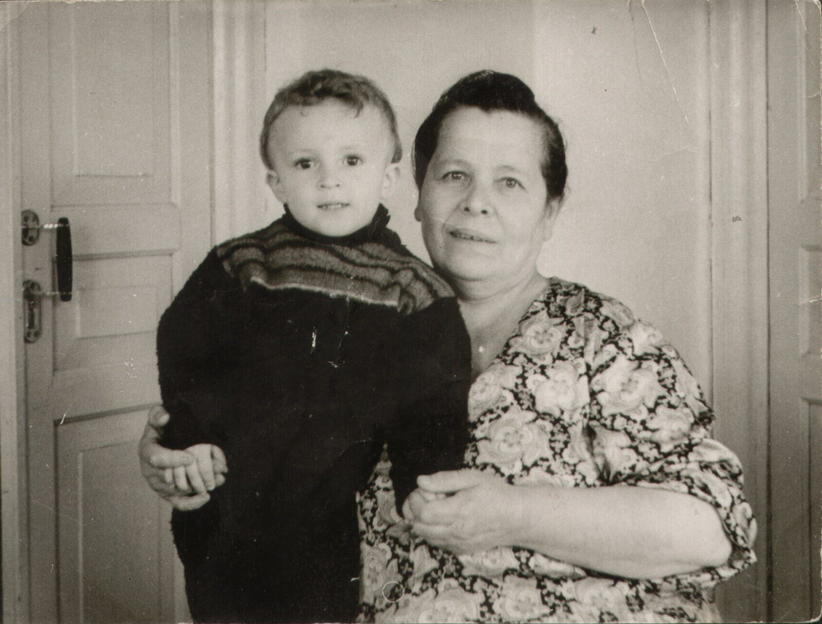 Петя Фёдоров с бабушкой Пелагеей Ивановной Сбитневой. Уфа, 1959 г.