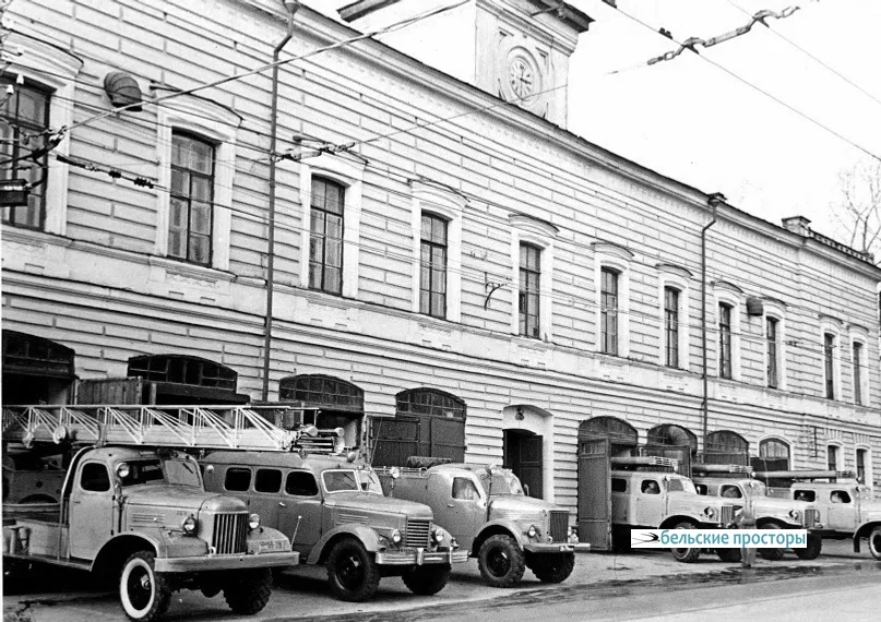 На каланче по ул. Октябрьской Революции, 14, когда-то были куранты. Снимок 1960-х гг.