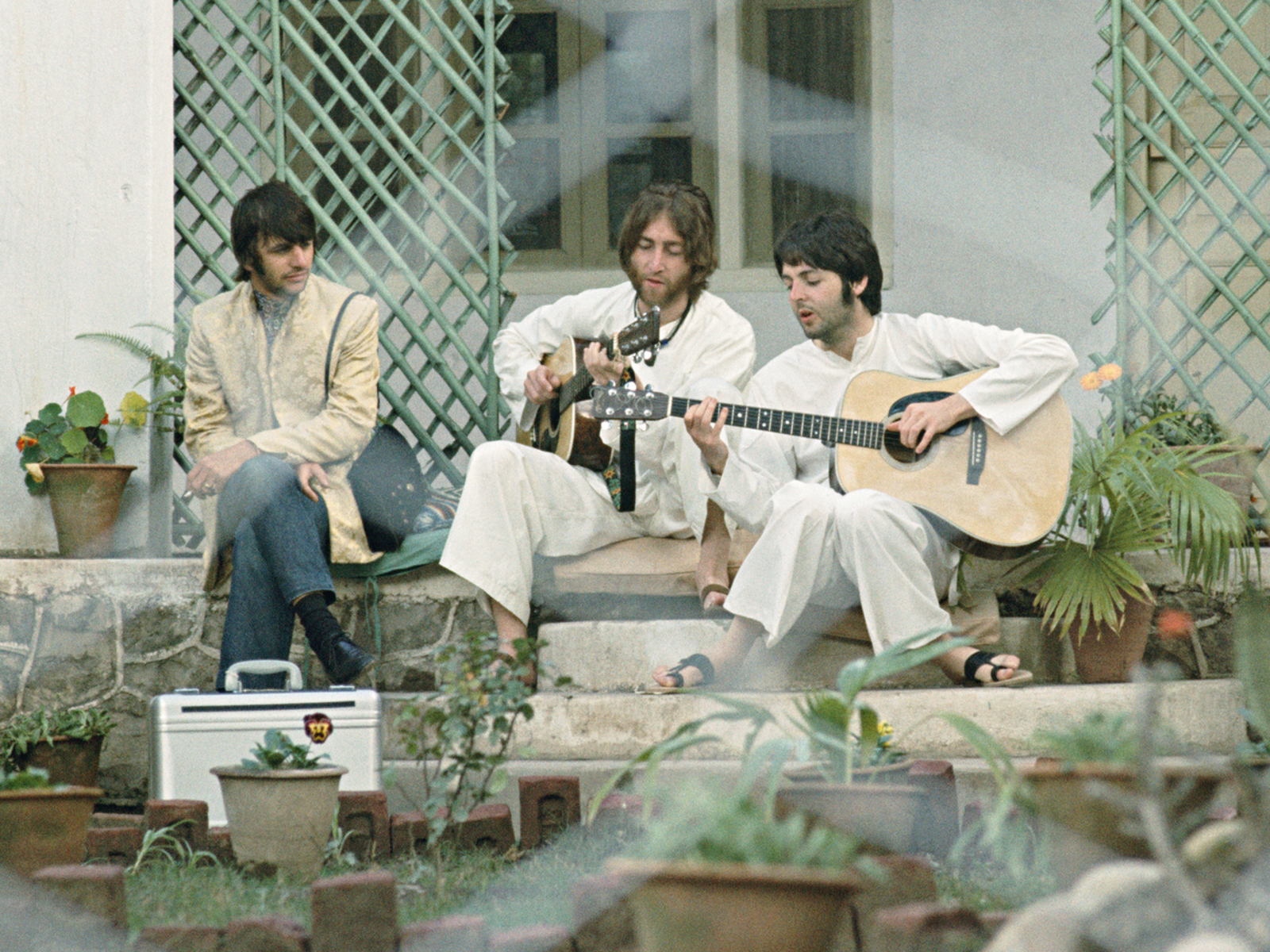 В кинотеатре «Родина» ко Дню рождения Джона Леннона пройдёт спецпоказ документального фильма «The Beatles в Индии»