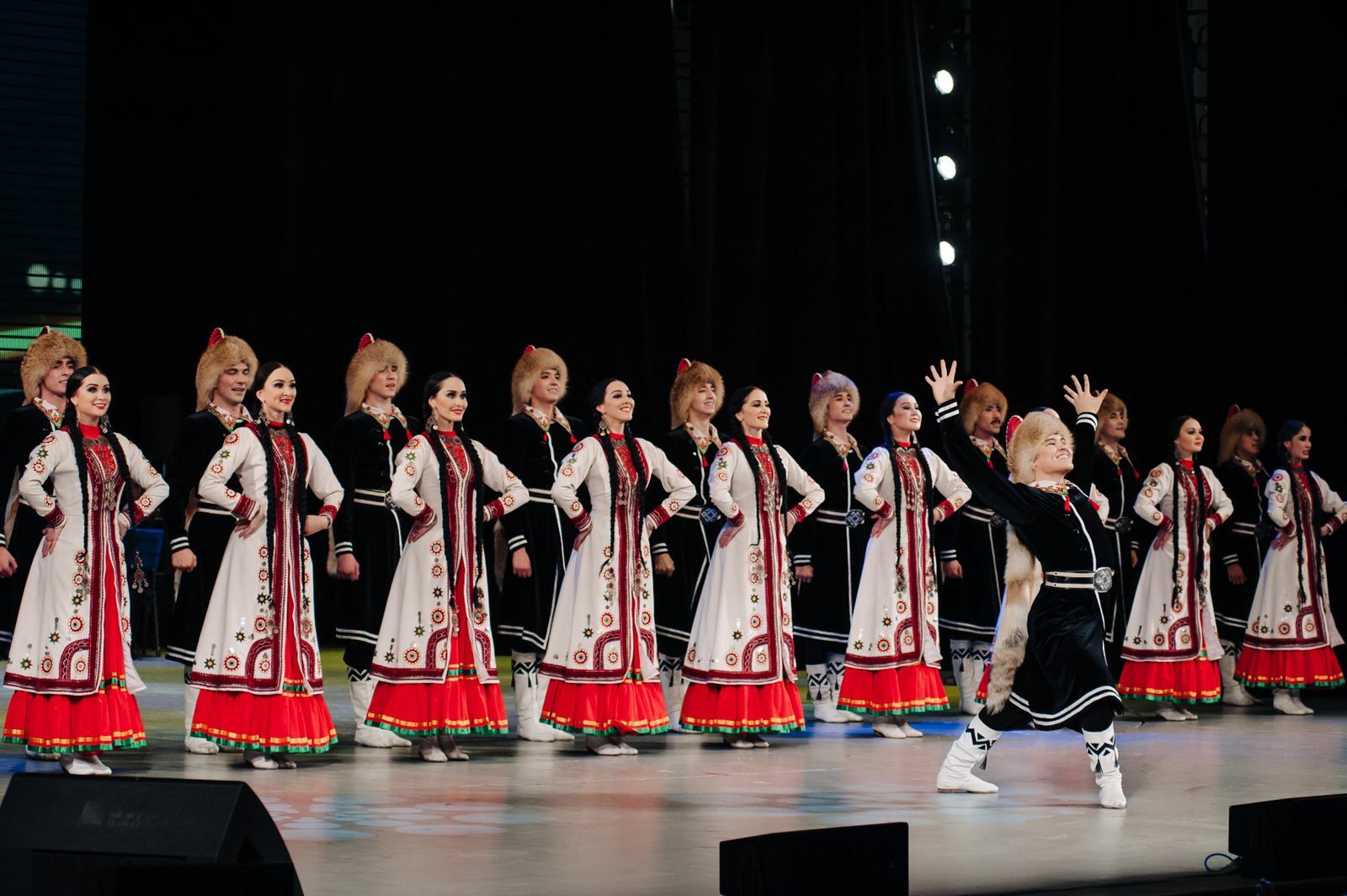 Ансамбль народного танца имени Файзи Гаскарова участвует в международном фестивале «Синегорье»