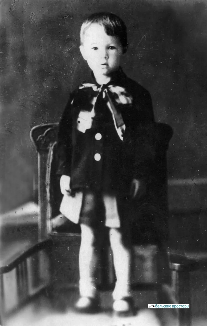 Вадик Меос в 4 года четыре месяца