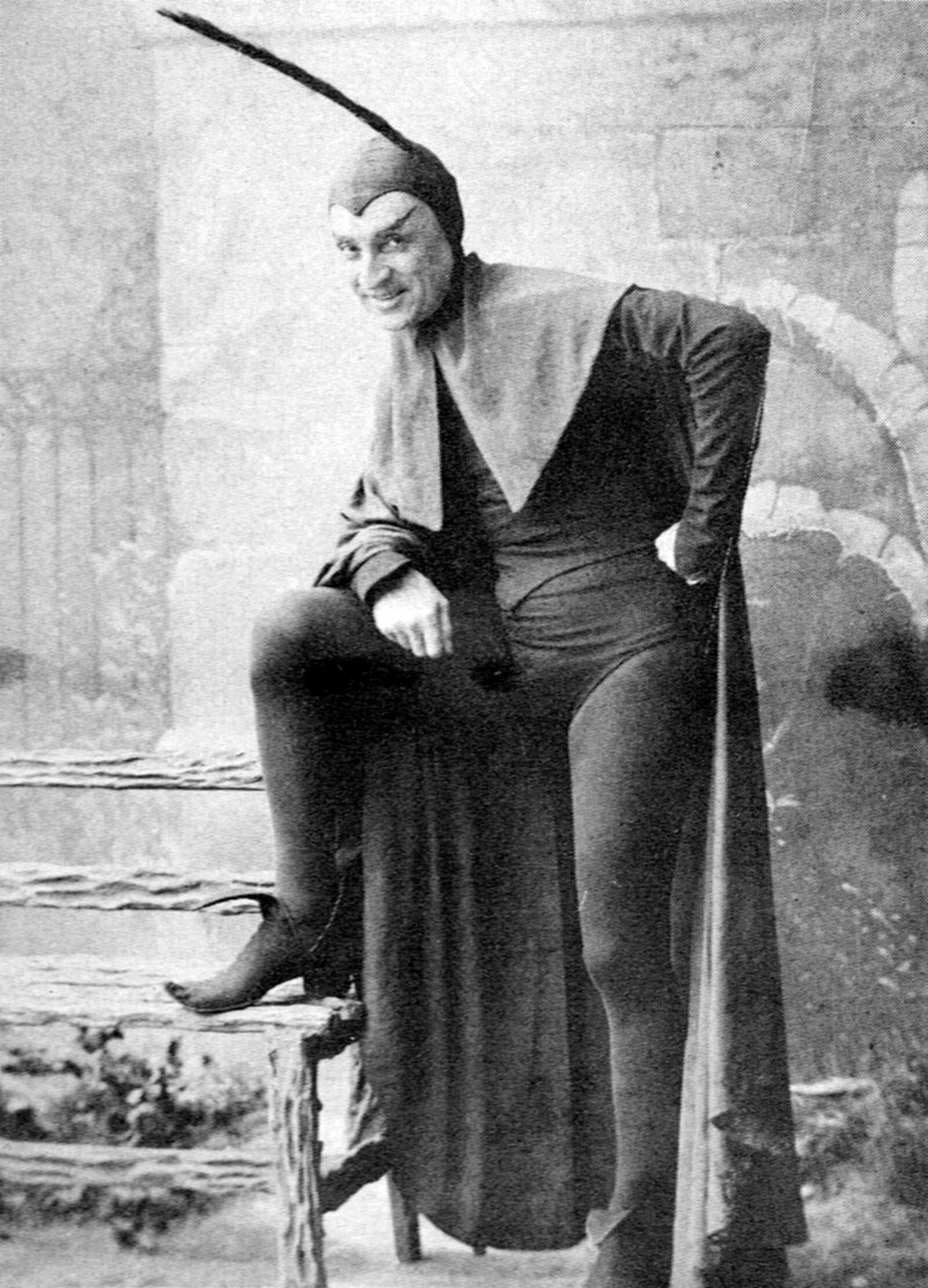 Американский певец конца XIX века В. Моррис в роли Мефистофеля. Общественное достояние