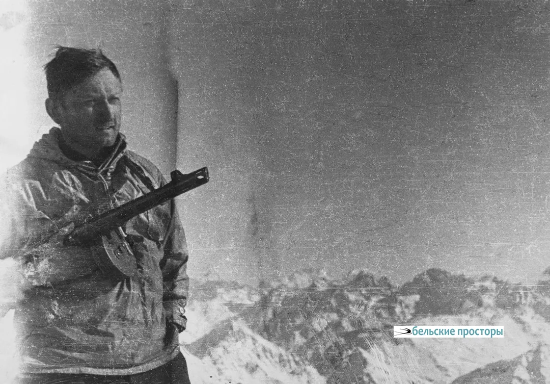 Старший лейтенант Владислав Лубенец в 1943 г.