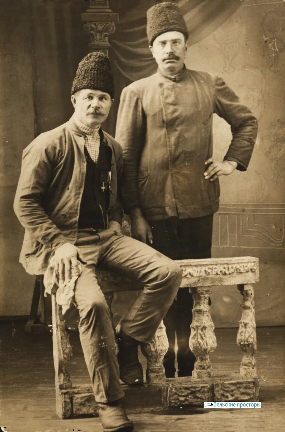 Георгиевский кавалер Д. В. Рябов (слева). 1910-е гг.