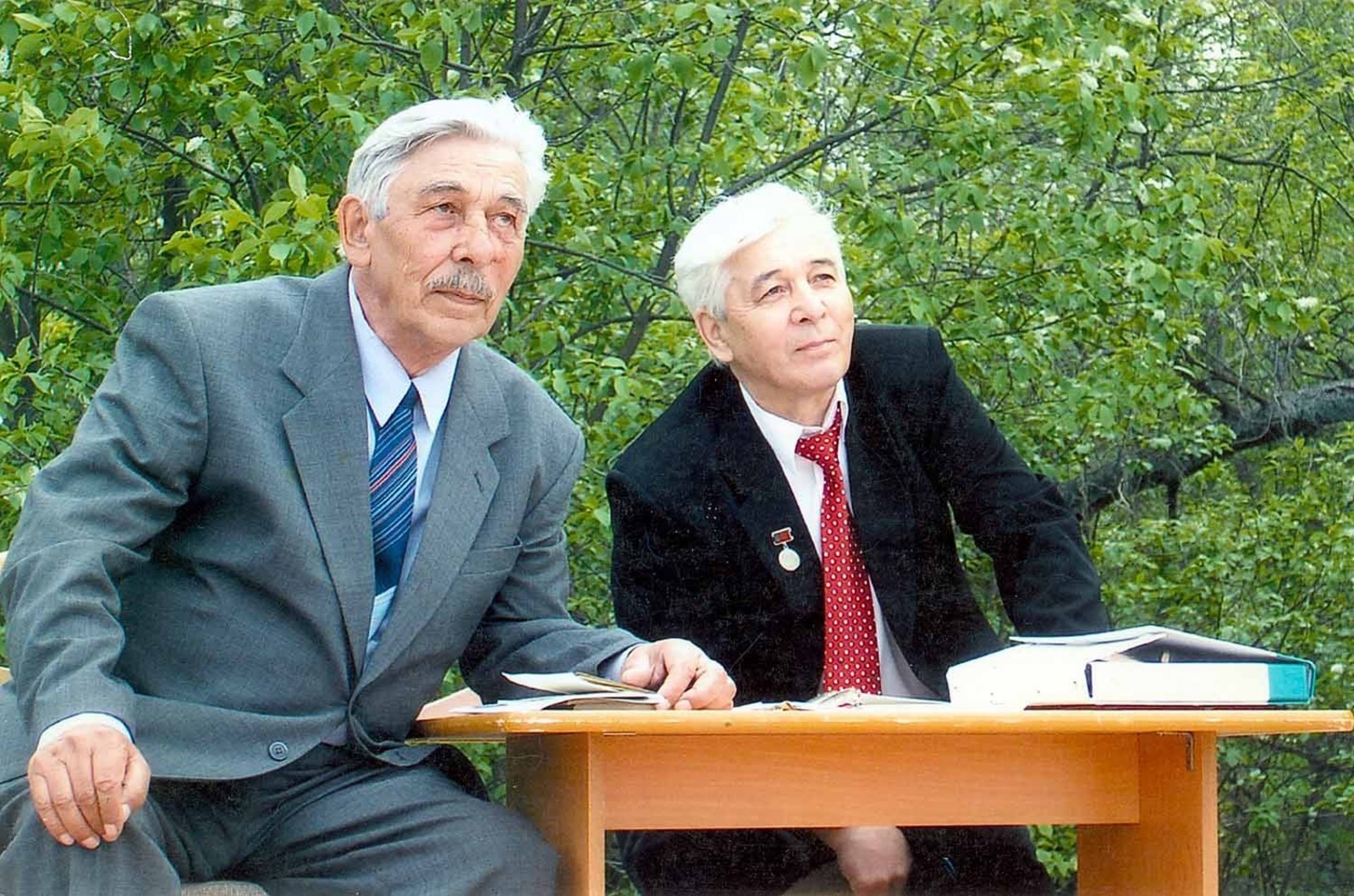 из семейного архива Братья Марсель(слева) и Мадриль Гафуровы