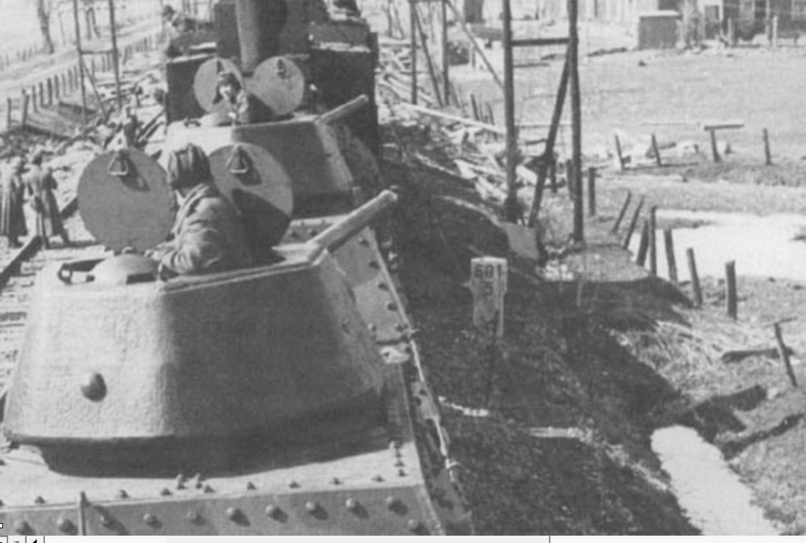 Бронепоезд "Салават Юлаев" с с башнями Т-34 с двумя люками